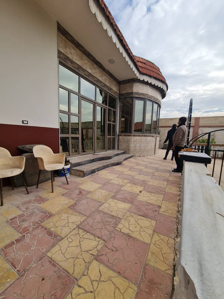 نوافذ وابواب مزرعة عاكسة