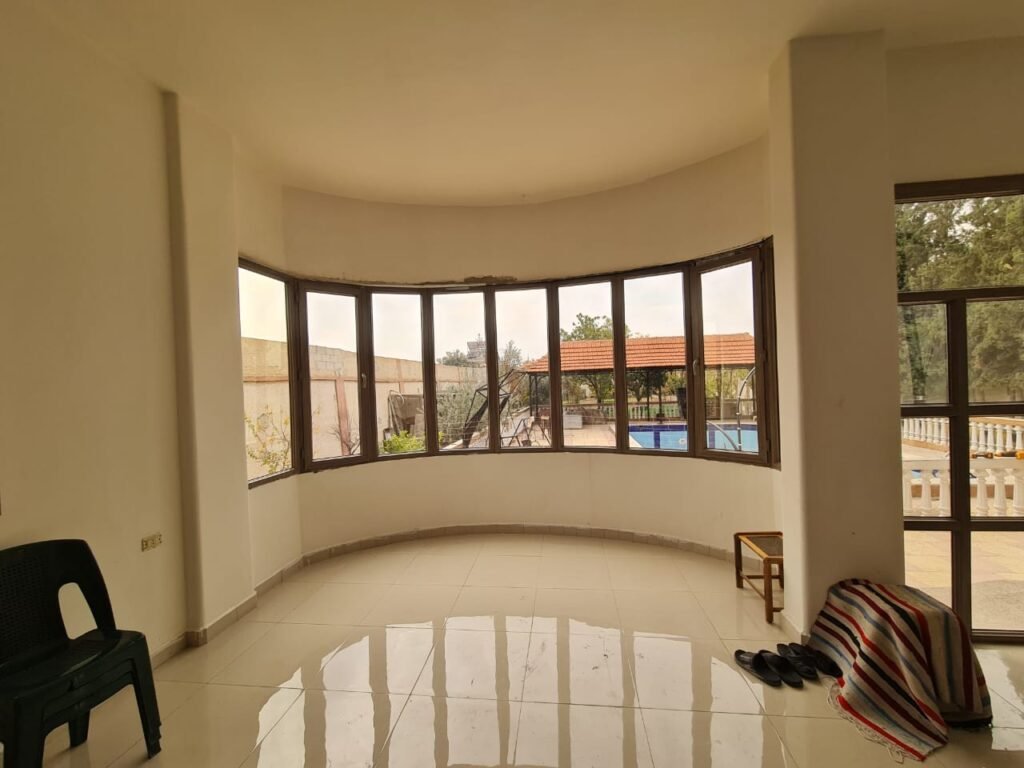 نوافذ وابواب مزرعة عاكسة