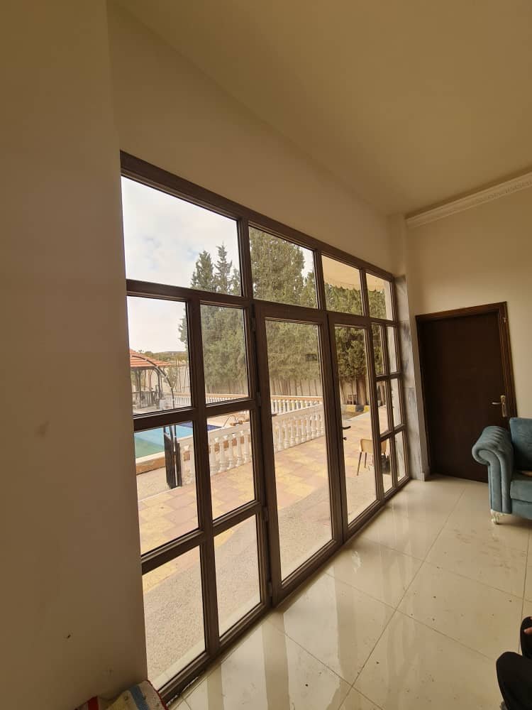 نوافذ وابواب مزرعة عاكسة