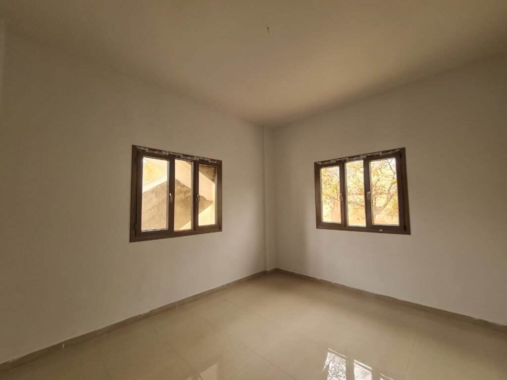 نوافذ وابواب مزرعة عاكسة