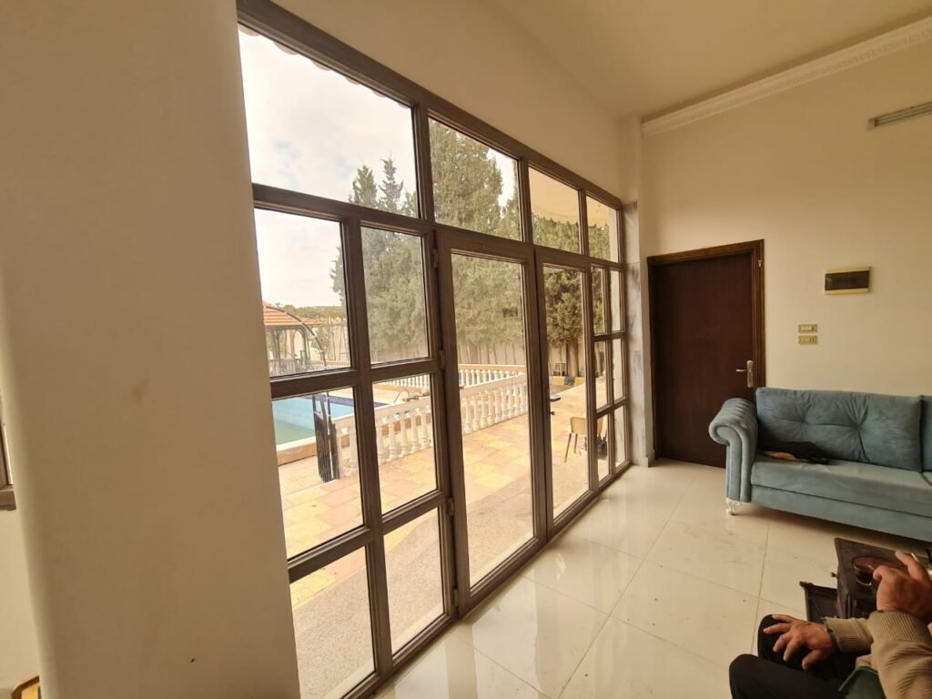 نوافذ وابواب مزرعة عاكسة